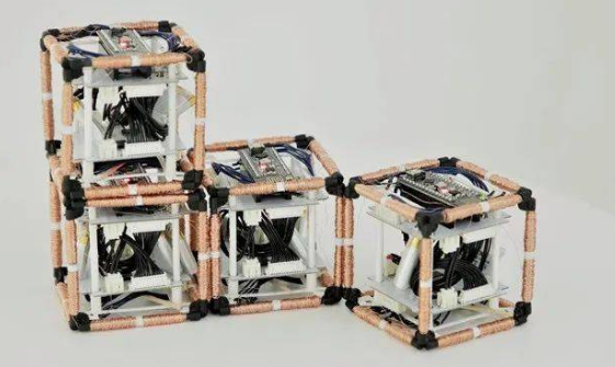 麻省理工学院科学家 3D 打印自重构机器人立方体