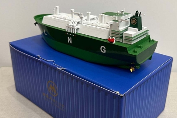 【LNG遥控船】未来之航：LNG遥控迷你船的创新航行