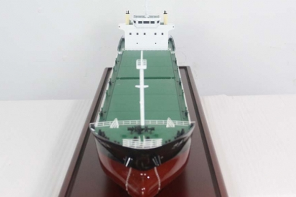 征服海洋之巅：仕泰728散货船模型的壮丽魅力