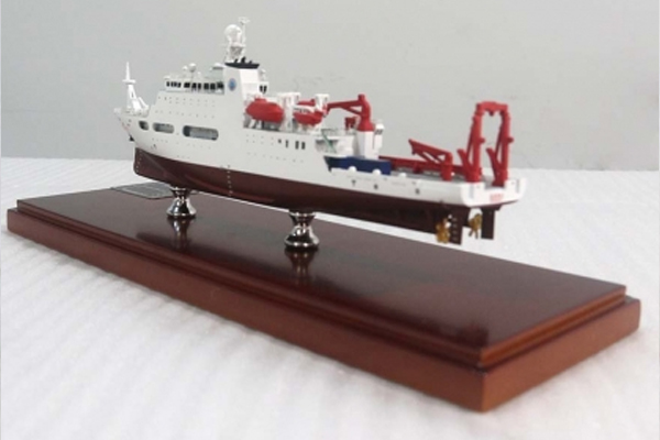 探秘东方红3号科考船模型：科技与海洋的完美结合