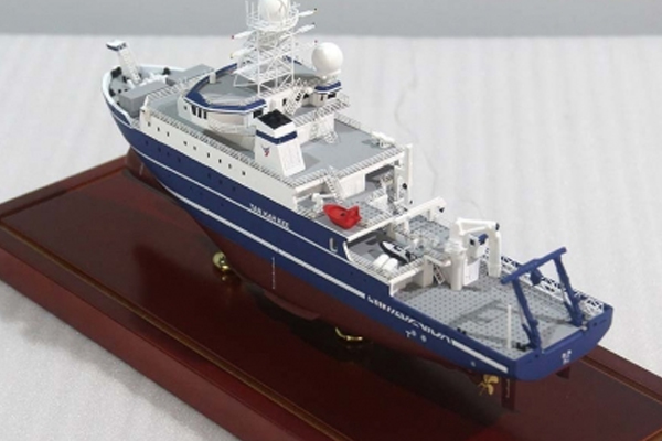 嘉庚号科考船模型：迈向海洋科学探索新纪元