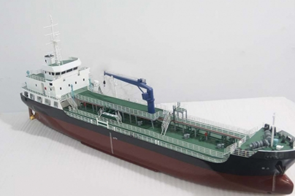 远航之梦：18000DWT成品油船模型的制作与魅力