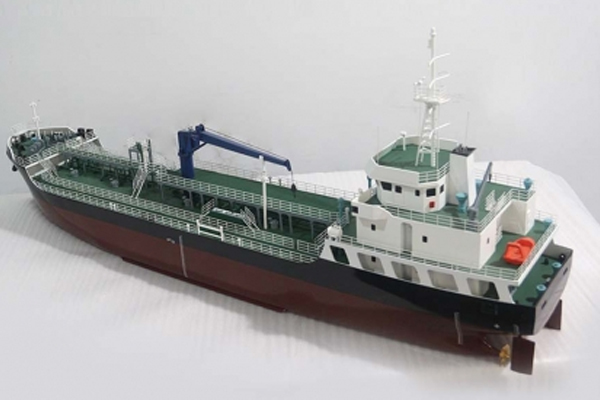 远航之梦：18000DWT成品油船模型的制作与魅力