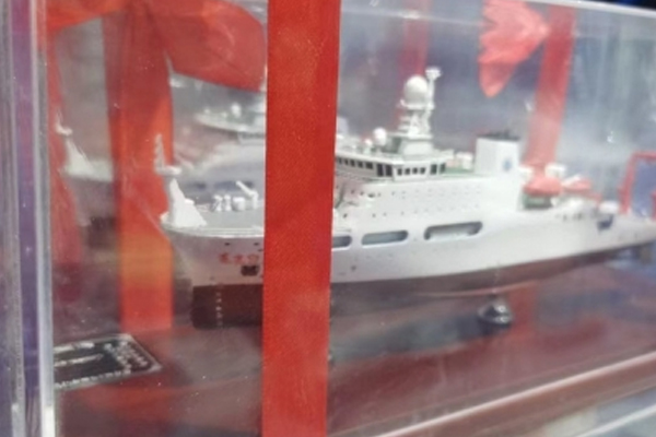 东方红科考船——探索海洋奥秘的航海之旅
