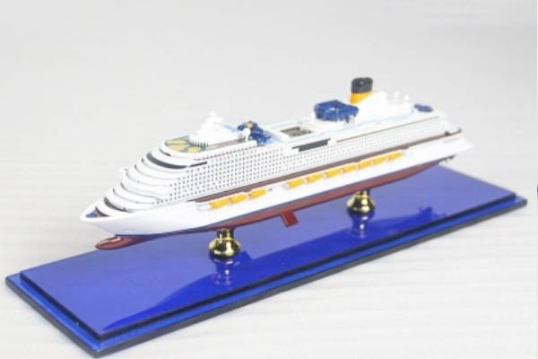 豪华邮轮模型：在家中体验奢华海上之旅