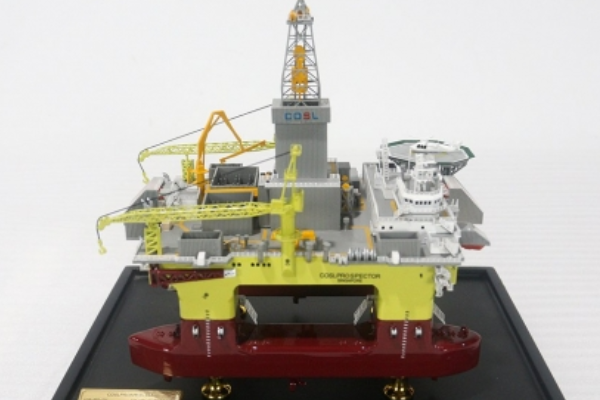 维京龙号北极深水半潜式钻井平台：极地油气开发的新里程碑与技术挑战
