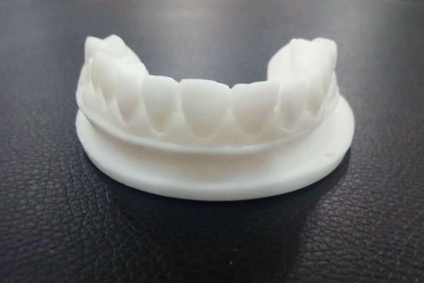 SLA光固化3D打印：工艺原理、应用优势与前沿进展的深度剖析