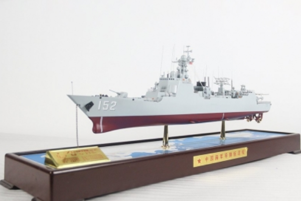 052D导弹驱逐舰：中国海军现代化建设的重要里程碑与发展动态