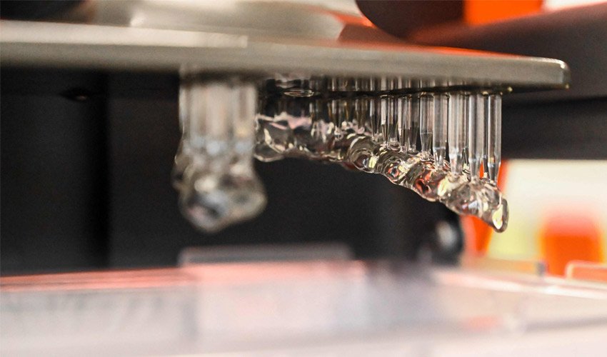 一种新型树脂 3D 打印机结合 CT 扫描仪和光来提高其速度