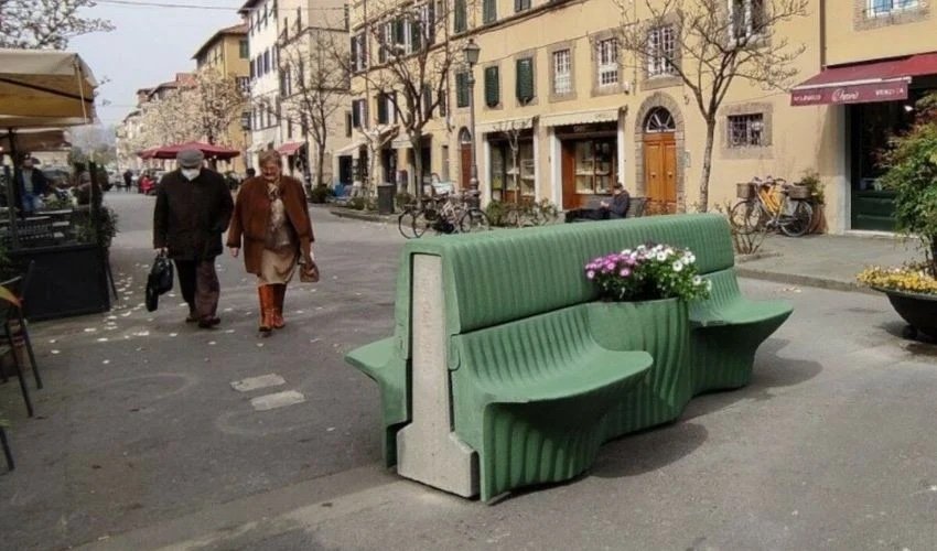 意大利城市实施由回收塑料制成的3D打印长椅