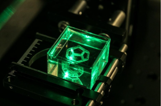 研究员开发出用于3D打印玻璃零件的多光子聚合工艺