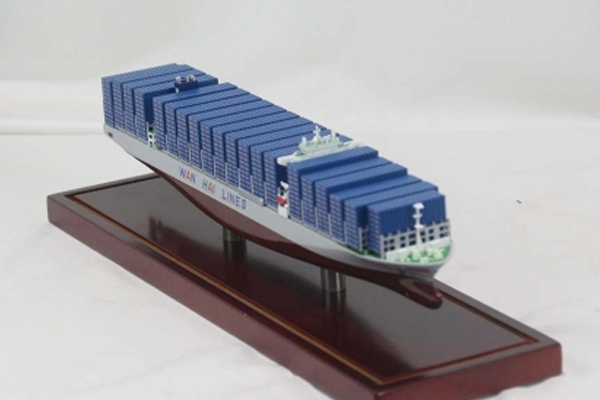 13200箱集装箱船-万海船模：现代化海上物流的重要工具