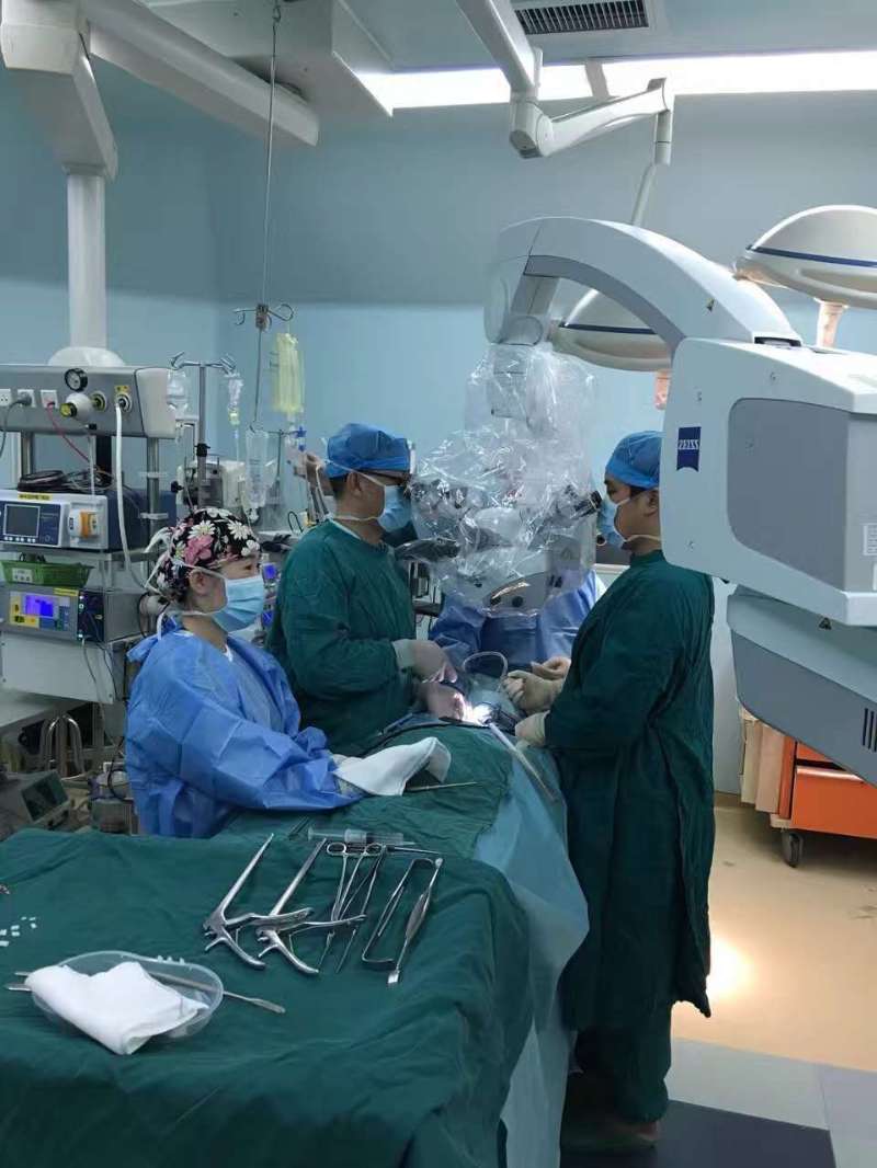 大坪医院完成了西南地区首例3D打印人工颈椎椎体植入手术