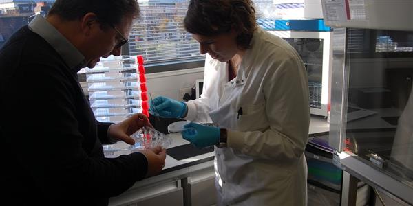 纽卡斯尔大学使用自组装4D生物材料3D打印人工角膜