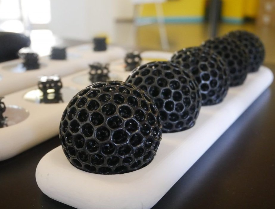 新开发的New Balance Formlabs树脂打印的镂空小球