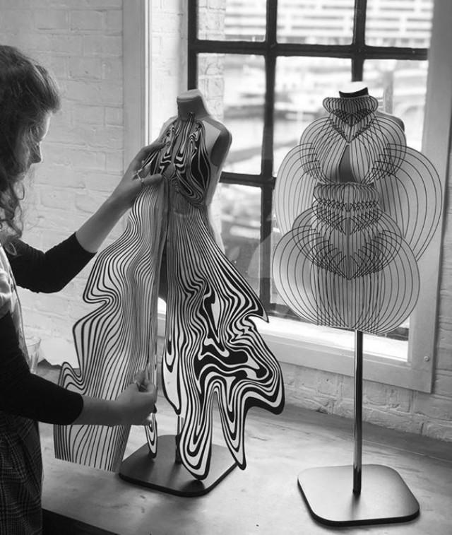 巴黎时装周 会动的3D打印裙子催眠秀场