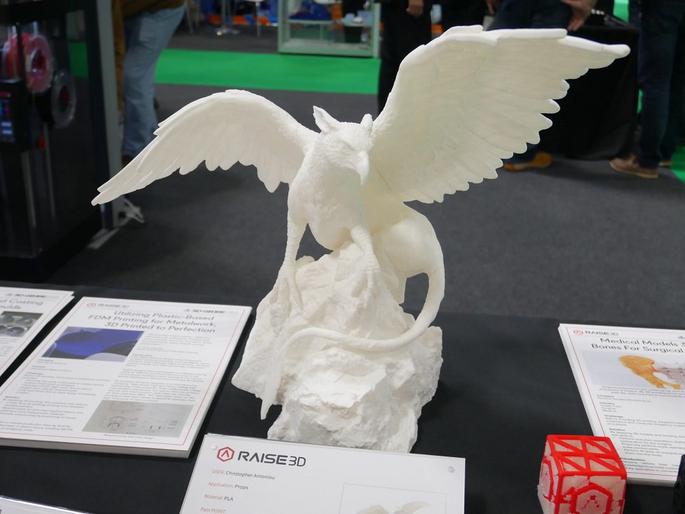 在Raise3D的N2 3D打印机上制造的3D打印胶片支架