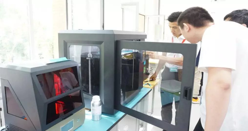 3D打印机技术人员介绍机器