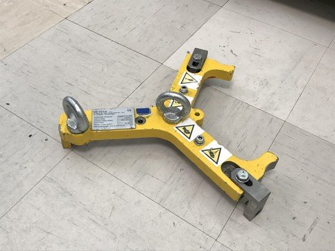 最初的瓦锡兰起重工具是用实心钢加工而成，重量比其3D打印替代品重75％