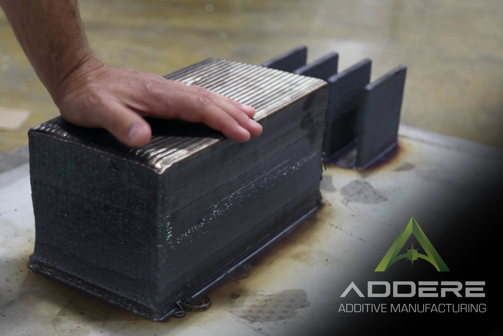   具有机加工部分的3D打印钢块